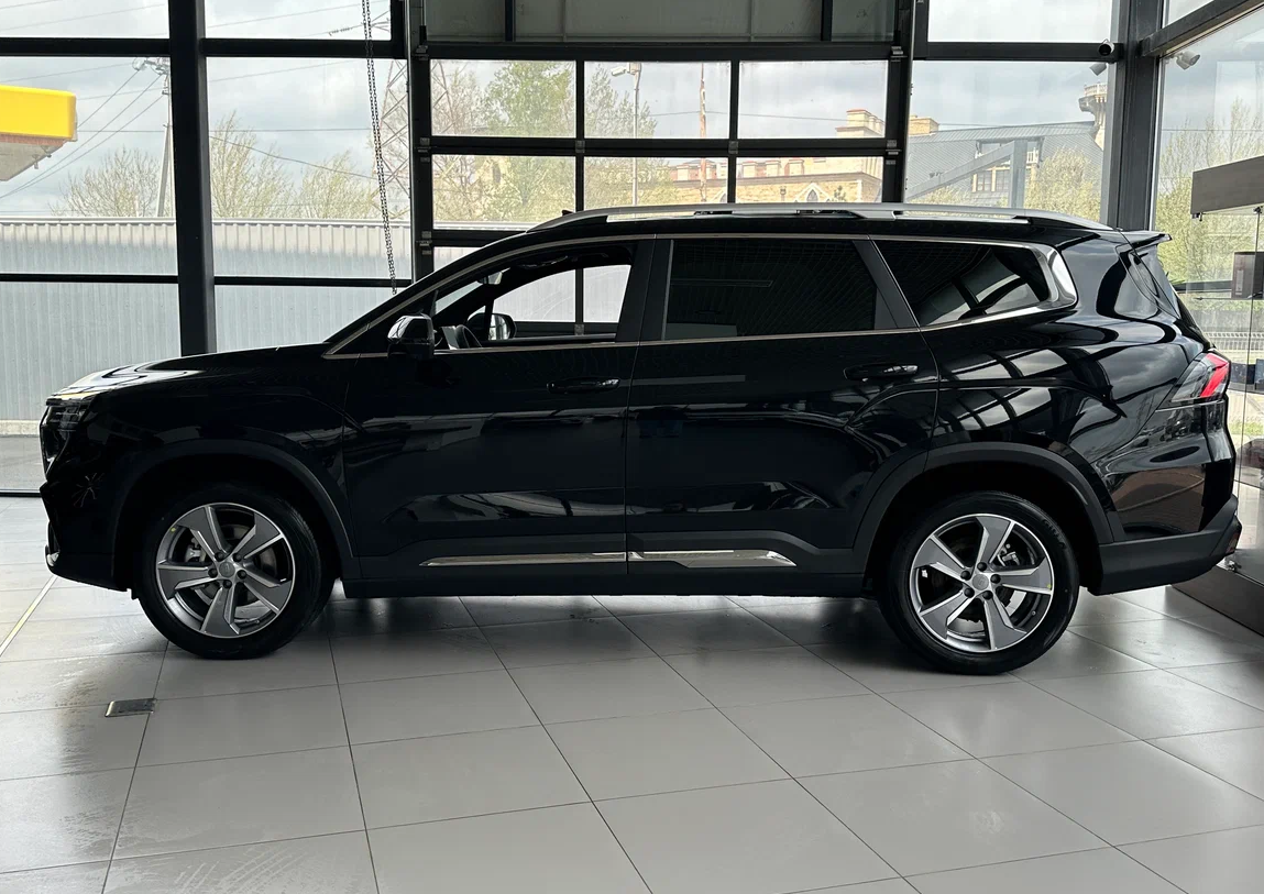 Geely Okavango 2025